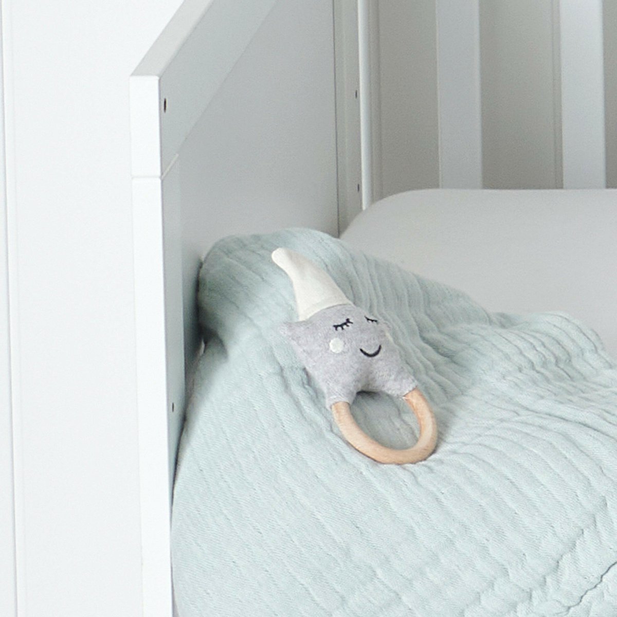 Ivory-Grey Rattle Star
