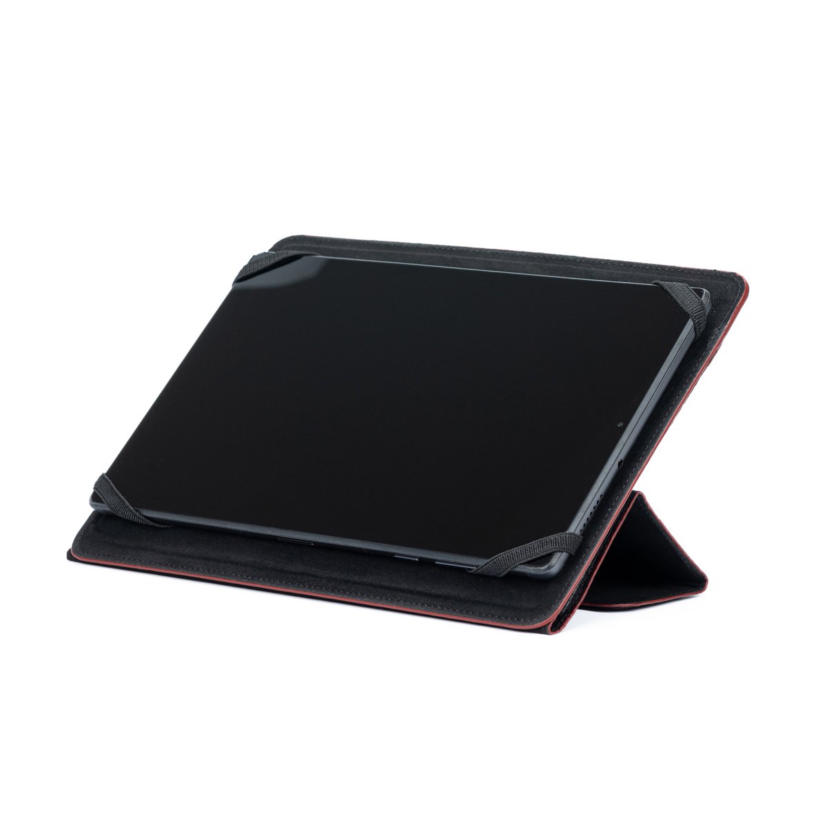 K0033AB | Hoes voor tablet Echt leer, volnerf, dollargrain. Col. Zwart met rode randen. Contrasterende tab sluiting. Afmetingen: 19,5 x 25,2 x 1 cm Verpakking: Tnt zak