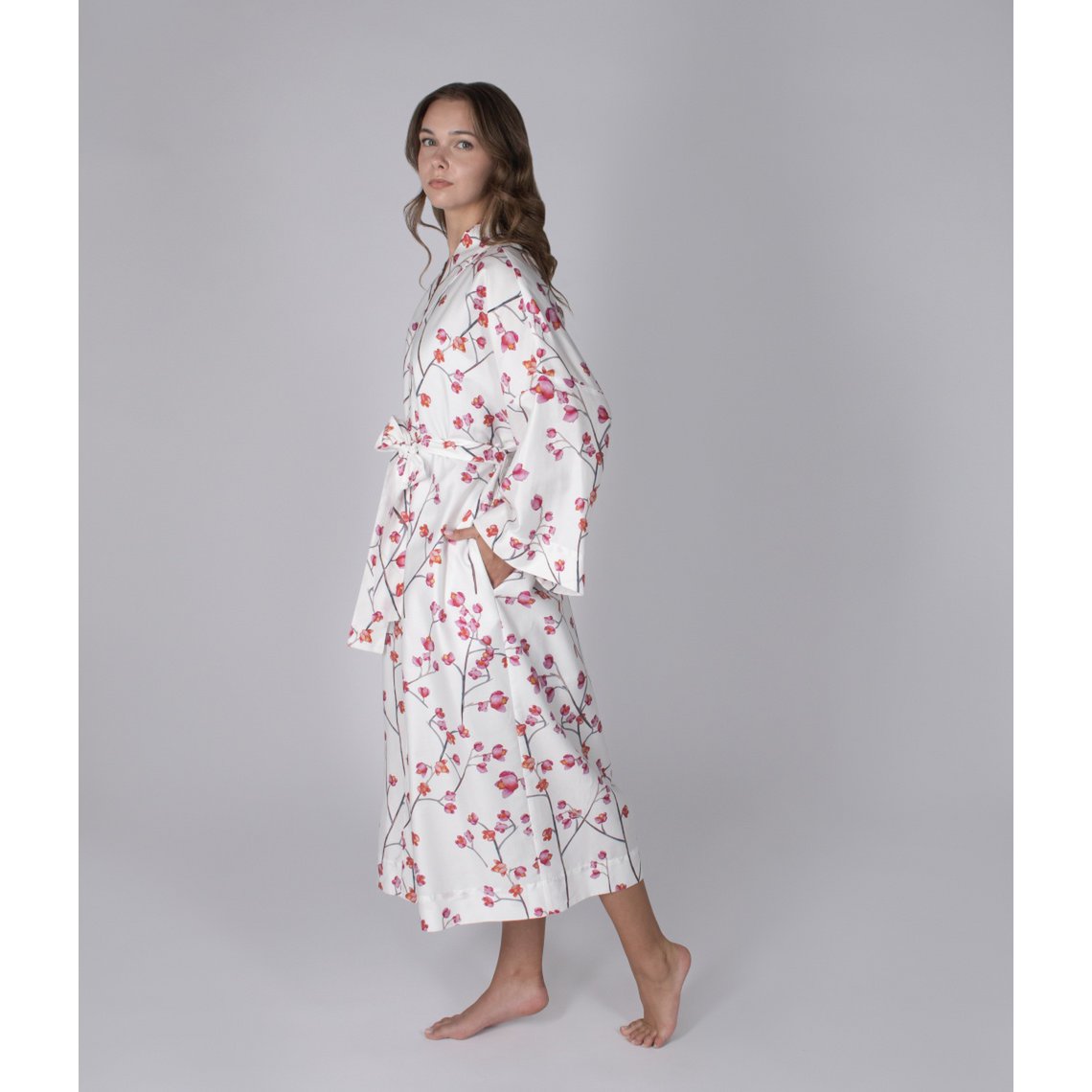Satin-Bademantel-Kimono Inspired White