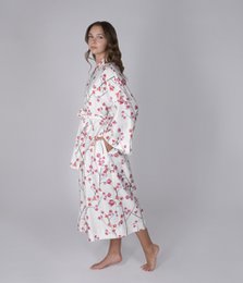Satin-Bademantel-Kimono Inspired White