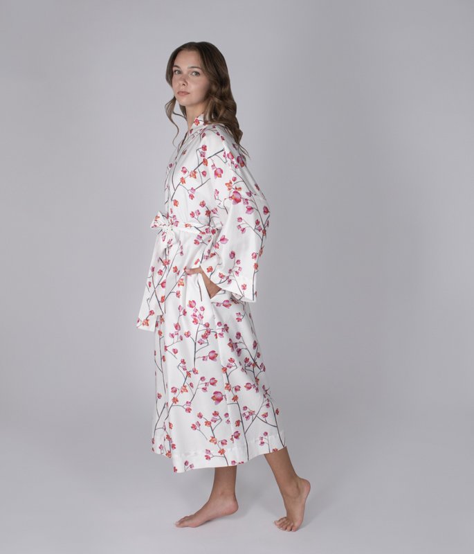 Satin-Bademantel-Kimono Inspired White
