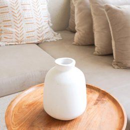 Jarrón decorativo redondo pequeño blanco para flores secas o frescas, fundido a mano de arcilla con BAWA