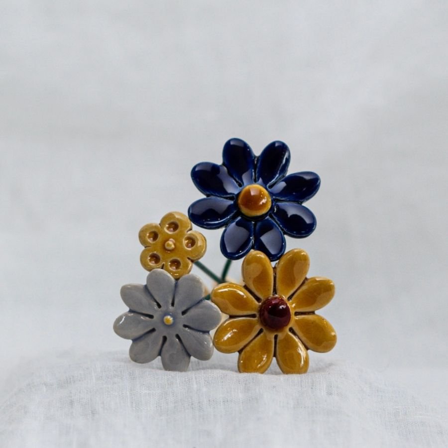 Lille opmærksomhedsbuket med blomster