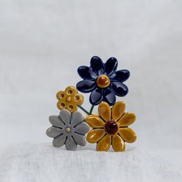 Klein attentieboeketje bloemen