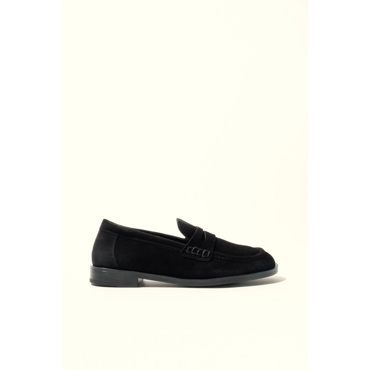 EMILIA BLACK – Penny-Loafer aus Wildleder VORBESTELLUNG