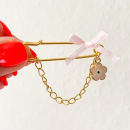 Pin lykkeamulet som fødselsgave med Evil Eye i pink og kæde