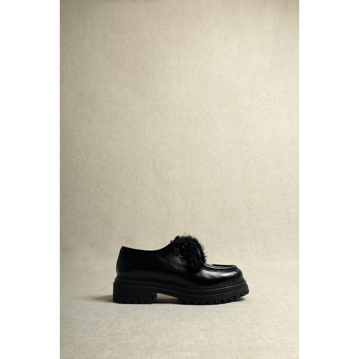 ODDA ALIAS BLACK – Grobe Leder-Loafer mit Plateausohle