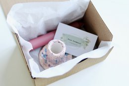 Gesprenkelter rosa Kerzenständer + Kerze