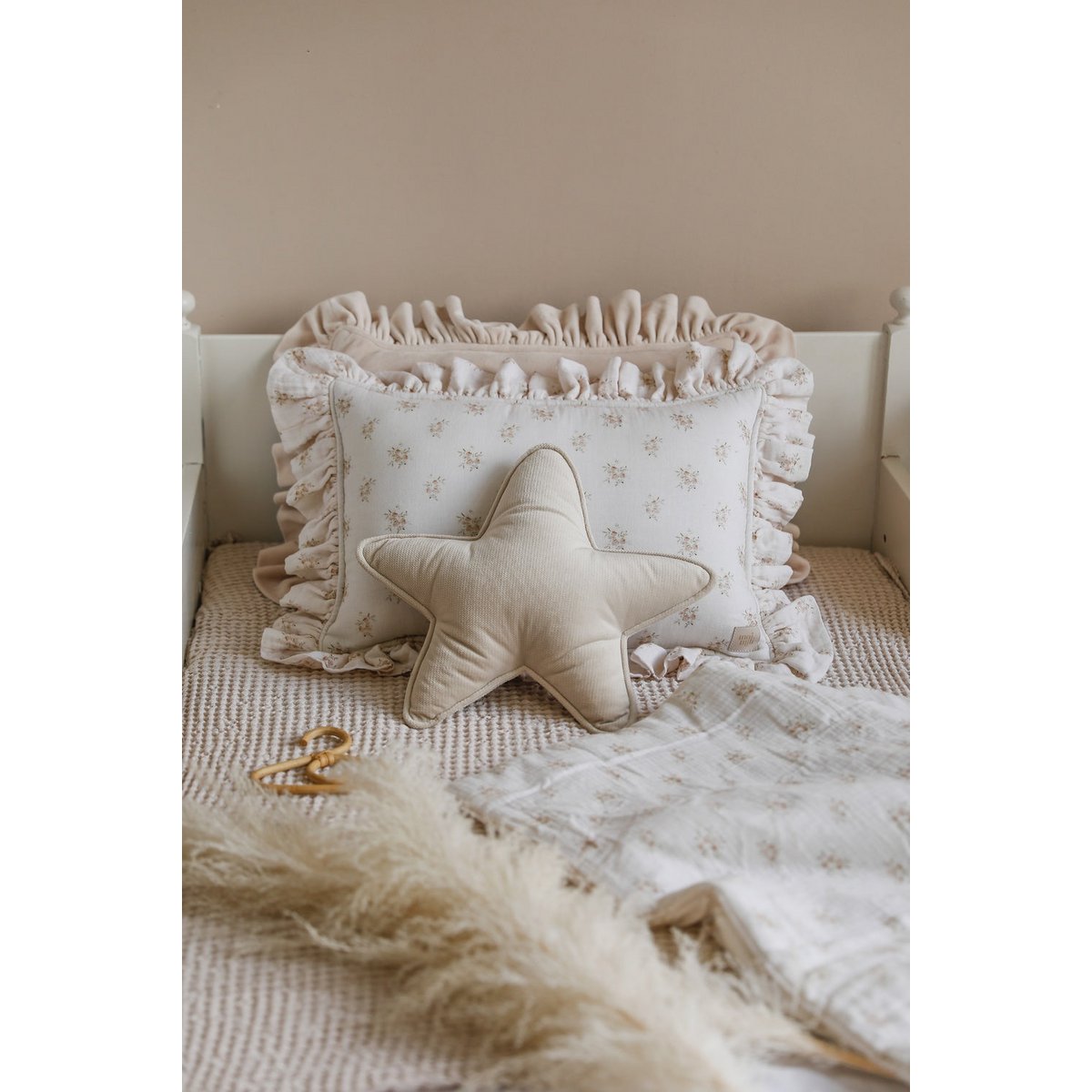 Coussin décoratif en mousseline à volant "Boho Flowers"