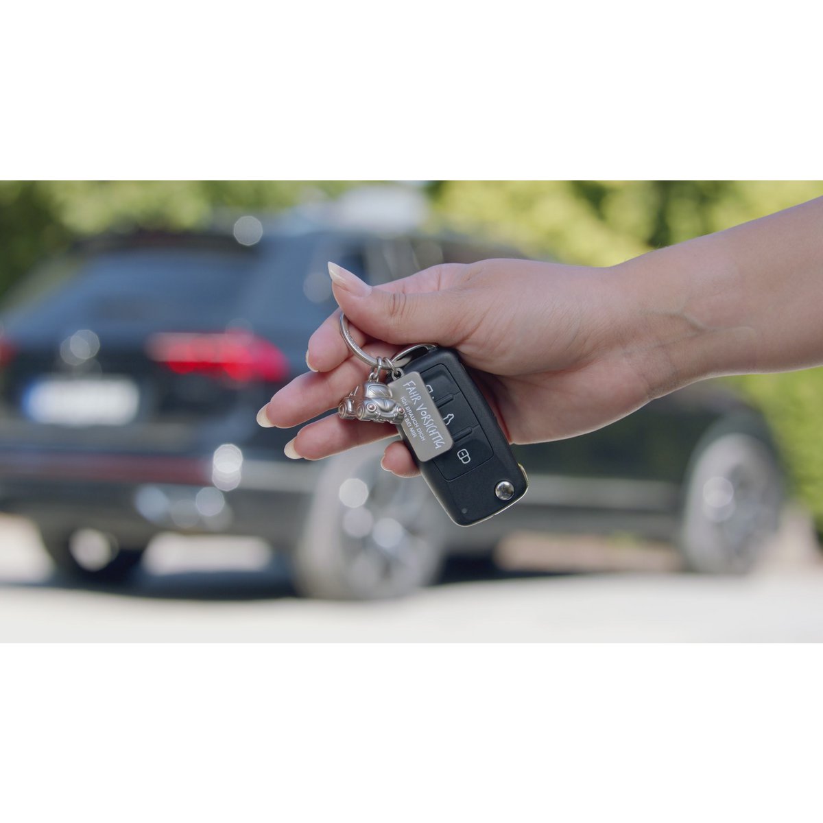 "Car" Miniatur Auto Schlüsselanhänger - Süßer Glücksbringer für Autofahrer - mit Gravur "Dein Schutzengel fährt mit Dir"