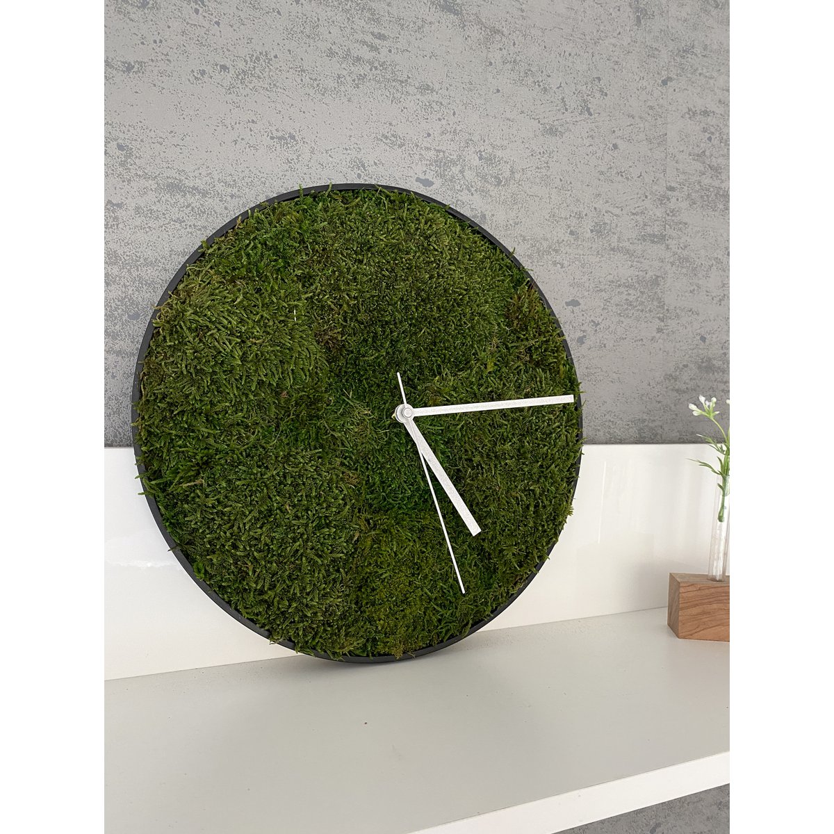 Wall clock flat moss