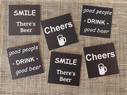 Posavasos de cerveza blanco y negro