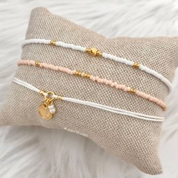 Elegancka bransoletka z koralików - biała