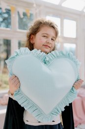 Poduszka serce z falbanką dwustronna w pastelową miętową kratkę