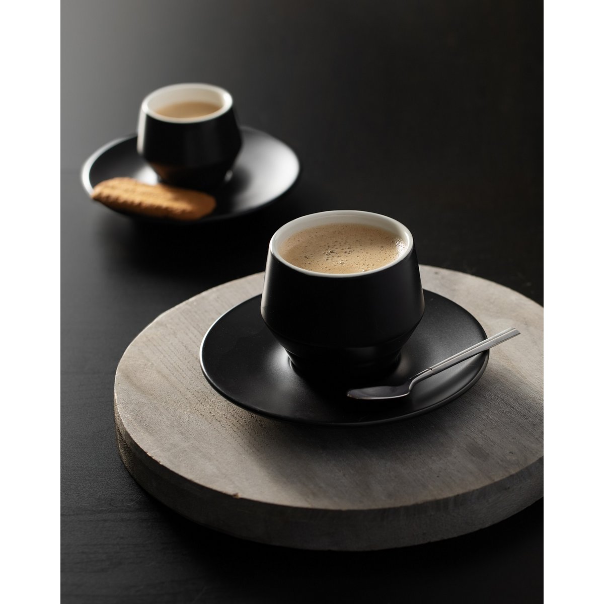 TAZA Y PLATO NEGRO MATE 70 CC DOBLE PARED MANIKO