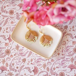 Pendientes flor de cerezo - cuero dorado, rosa y blanco