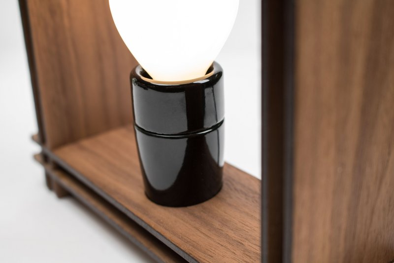 Hashtag LAMP No. 1 carré noyer – Lampe de table dimmable minimaliste - Cadeau de Noël