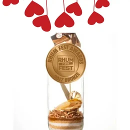 Preparation for mixed rum "Ginger Lemon" 1 L. Amber-colored rum with a blend of ginger and lemon flavors, presented in a glass bottle with a medal-shaped label.
