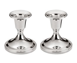 A set of 2 silver-plated, tarnish-protected candlesticks for stick candles, each measuring 7 cm in height.