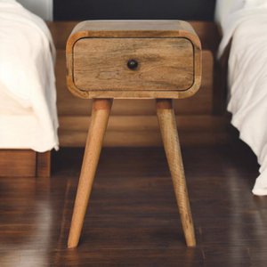 Mini-Nachttisch Avora aus massivem Holz, helles Eichenfinish mit 1 Schublade