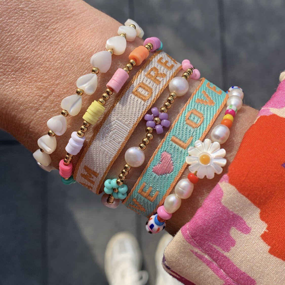 Bracelet | Mother of pearl hearts