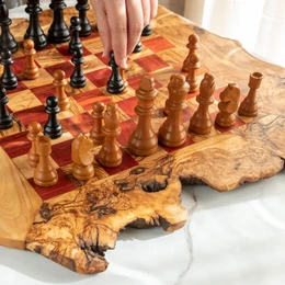 Olive Wood Chess Set with Irregular Rustic Board – Handcrafted Rustic Elegance