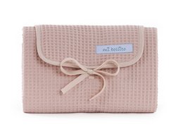 Portable, foldable, and waterproof baby changing mat made of 100% waffle cotton fabric. Easy to store in the mother's bag. Ideal for a newborn gift.