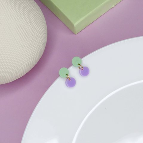 Dotty acrylic earrings in light green lilac