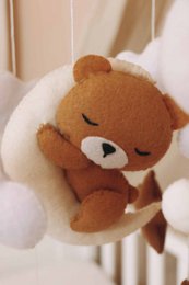 Handgemaakte Slapende Teddybeer Muziekmobiel - Boxmobiel - Baby mobile - mobile wickeltisch