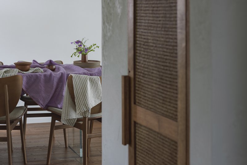 100% hørdug (250x145 cm) Kontrastdetalje af lilla ræv