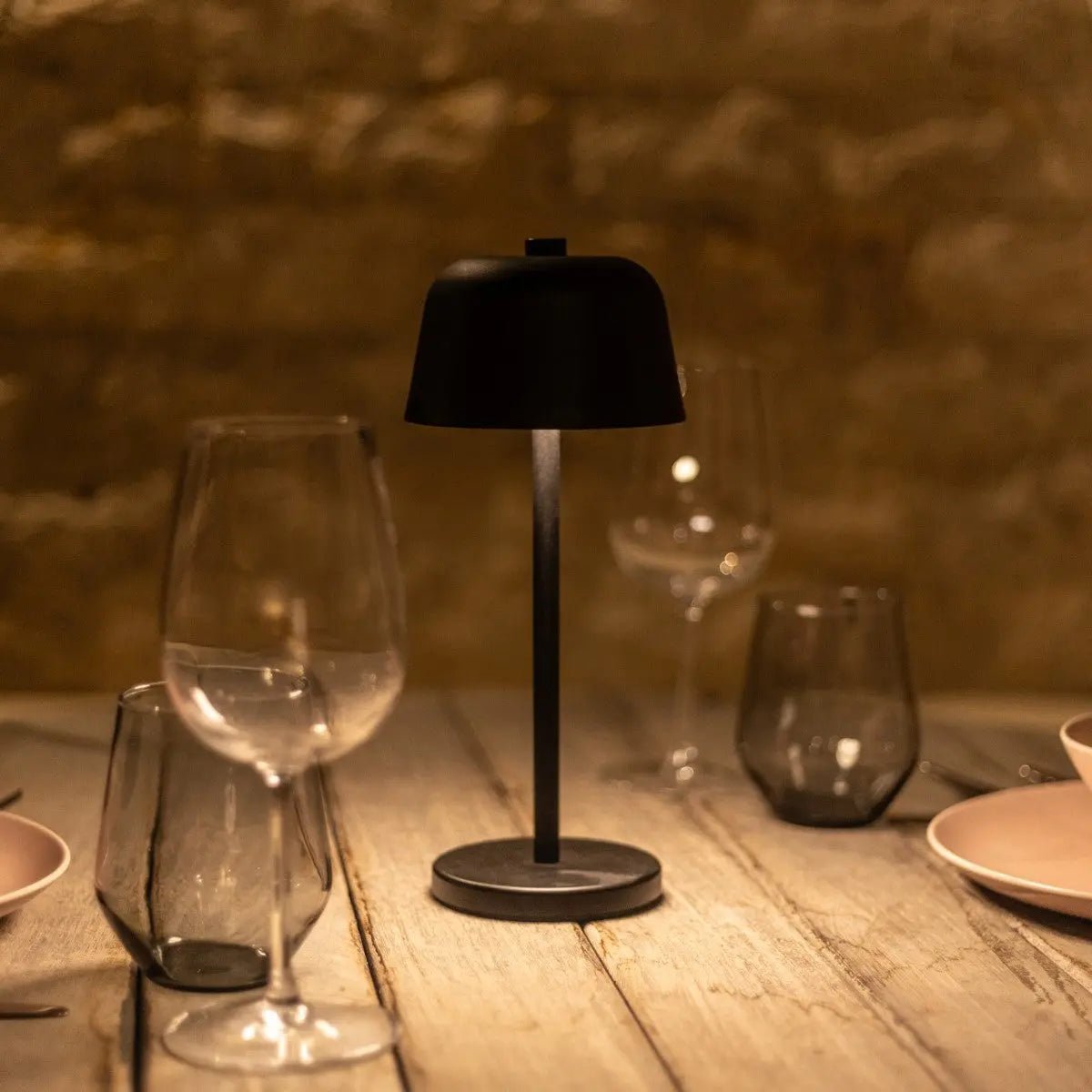 Lampada da tavolo ricaricabile Anton nera