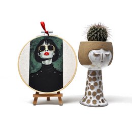 Handmade Embroidery Hoop Wall Art - Vintage Portrait – Textile Wall Decoration (15cm)