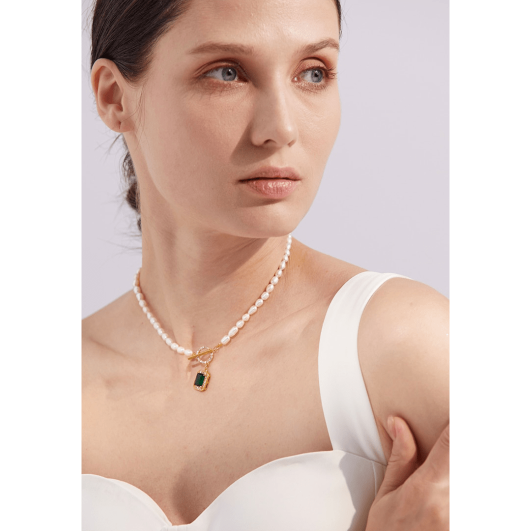Jelena - Choker-Halskette mit quadratischem Anhänger und Saatperlen