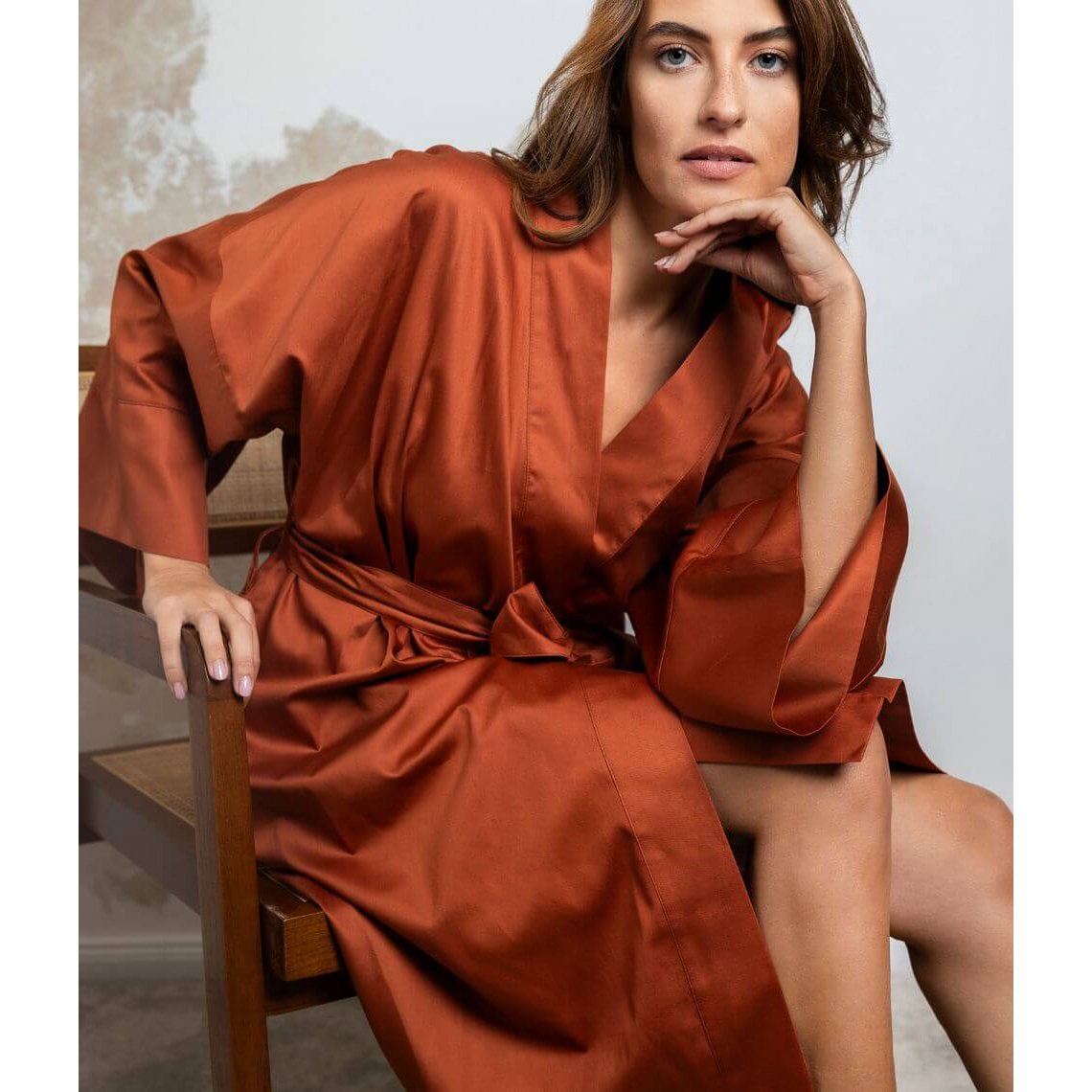 Albornoz kimono de satén Terracota Sólida