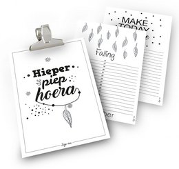 A black and white birthday calendar with the title "Hieper de pieper" and a simple, playful design featuring various shapes and patterns. The calendar appears to be designed for recording birthdays or other important dates.