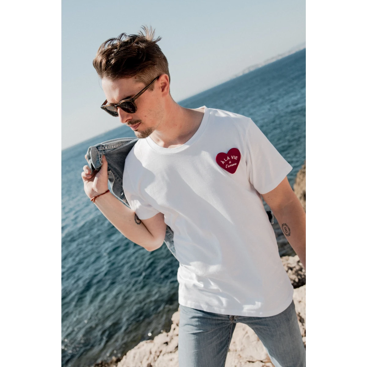 T-shirt patch coeur brodé