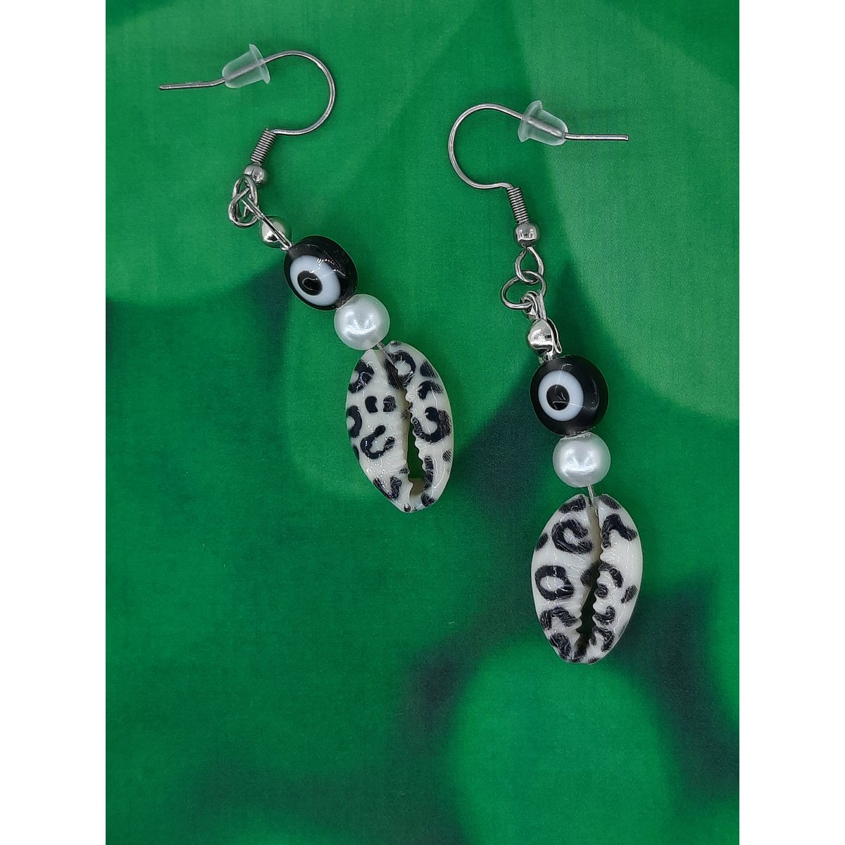 %2365 OW Pendientes de concha de cauri estampado de pantera