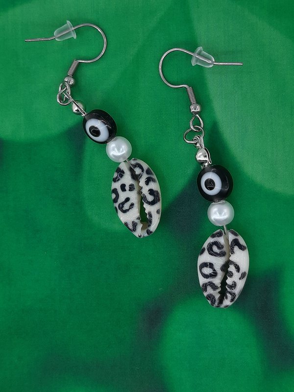 %2365 OW Pendientes de concha de cauri estampado de pantera