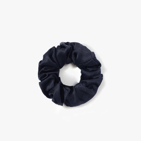 Mittleres Scrunchie aus weicher Seide