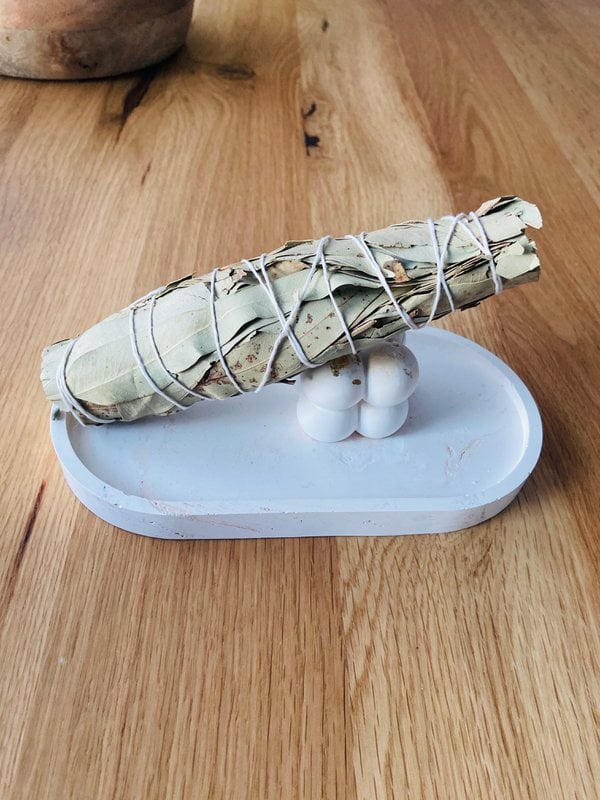 6 Eucalyptus Smudge- display box with 6 fumigation sticks at eucalyptus