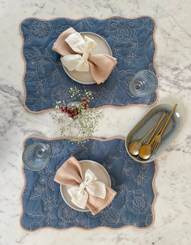 Tafelmat | Rosabelle Chintz Azure Scallop Matten-Set van 2 van Sanctuary Living