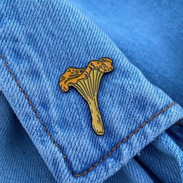 Enamel Pin "Chanterelle"