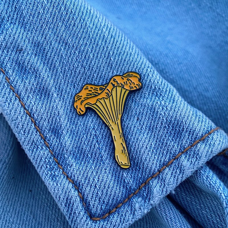 Enamel Pin "Chanterelle"