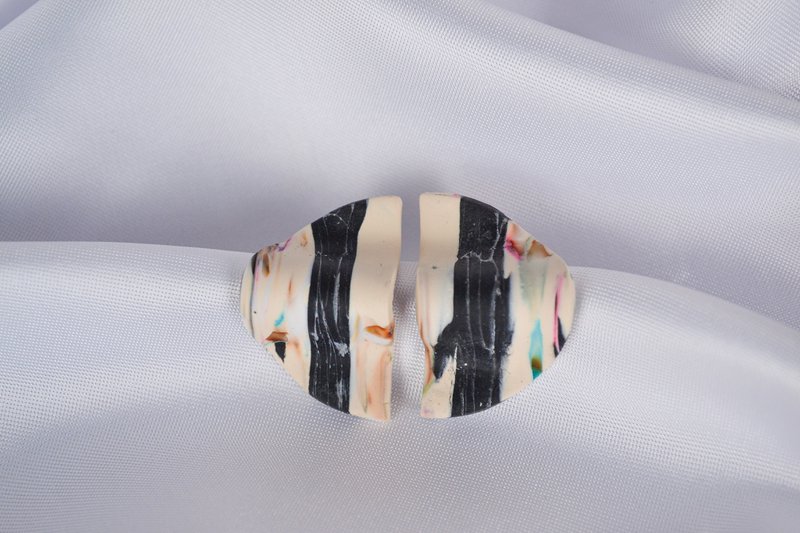 Orecchini Ragna in beige e colorati