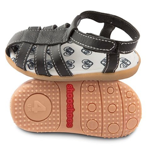 19 Sandalias negras
