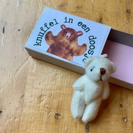Peluche en una caja