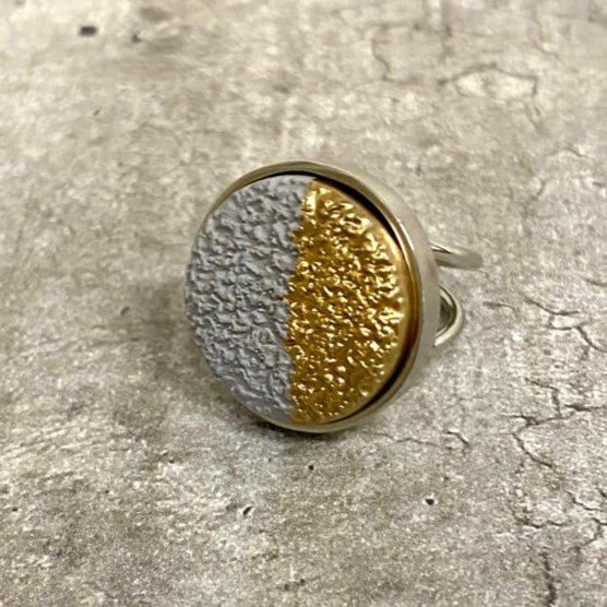 Betontekstur rund ring- guld - sølv