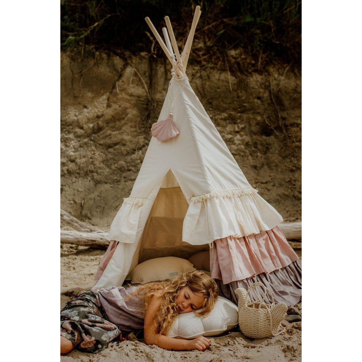 “Powder Frills” Teepee Tent with Frills