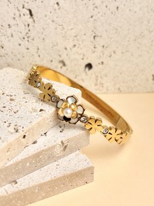 Pearly flower jank bracelet