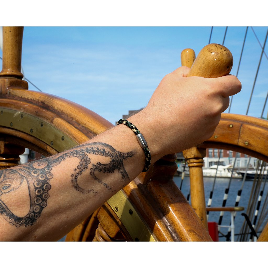 Sailing rope bracelet Lehe at night